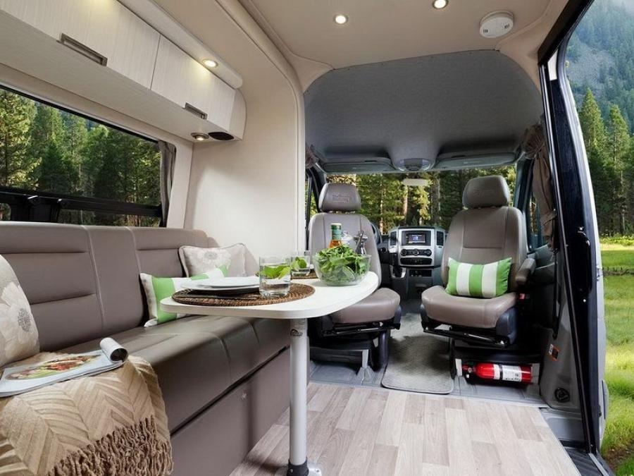 Интерьер Leisure Travel Vans Free Spirit SS (Br.906) 2013 года  (фото 5 из 12)